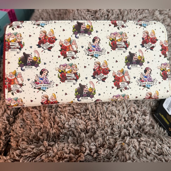 NWT Loungefly Snow White tattoo wallet - Picture 5 of 11
